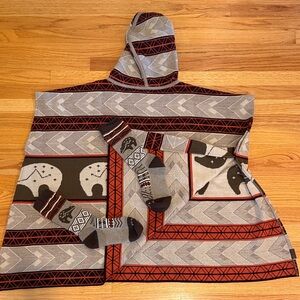 Pendleton ultimate cozy kit: hooded poncho & socks: cosmic bears motif one size